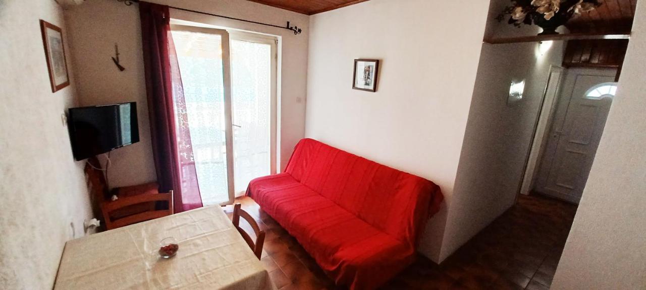 Apartments Carmen Vinišće 外观 照片