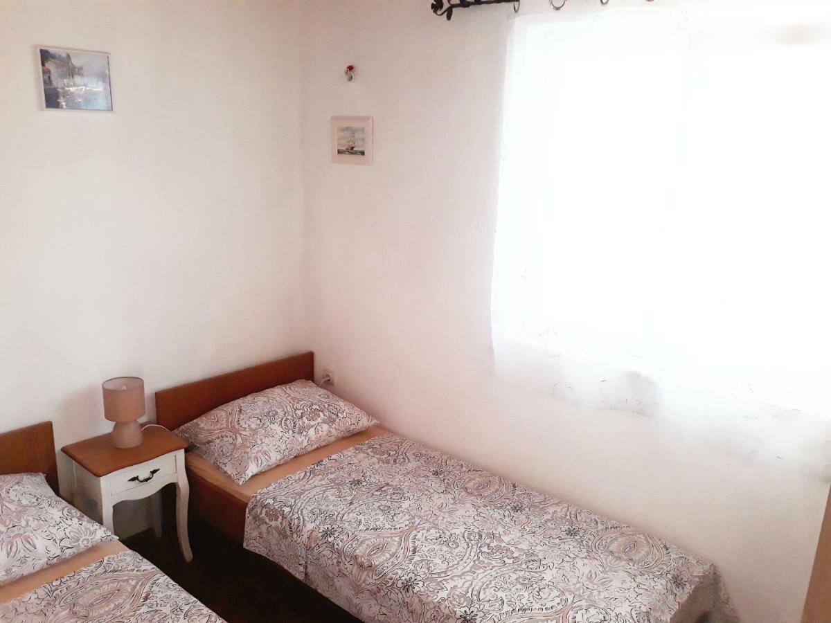 Apartments Carmen Vinišće 外观 照片
