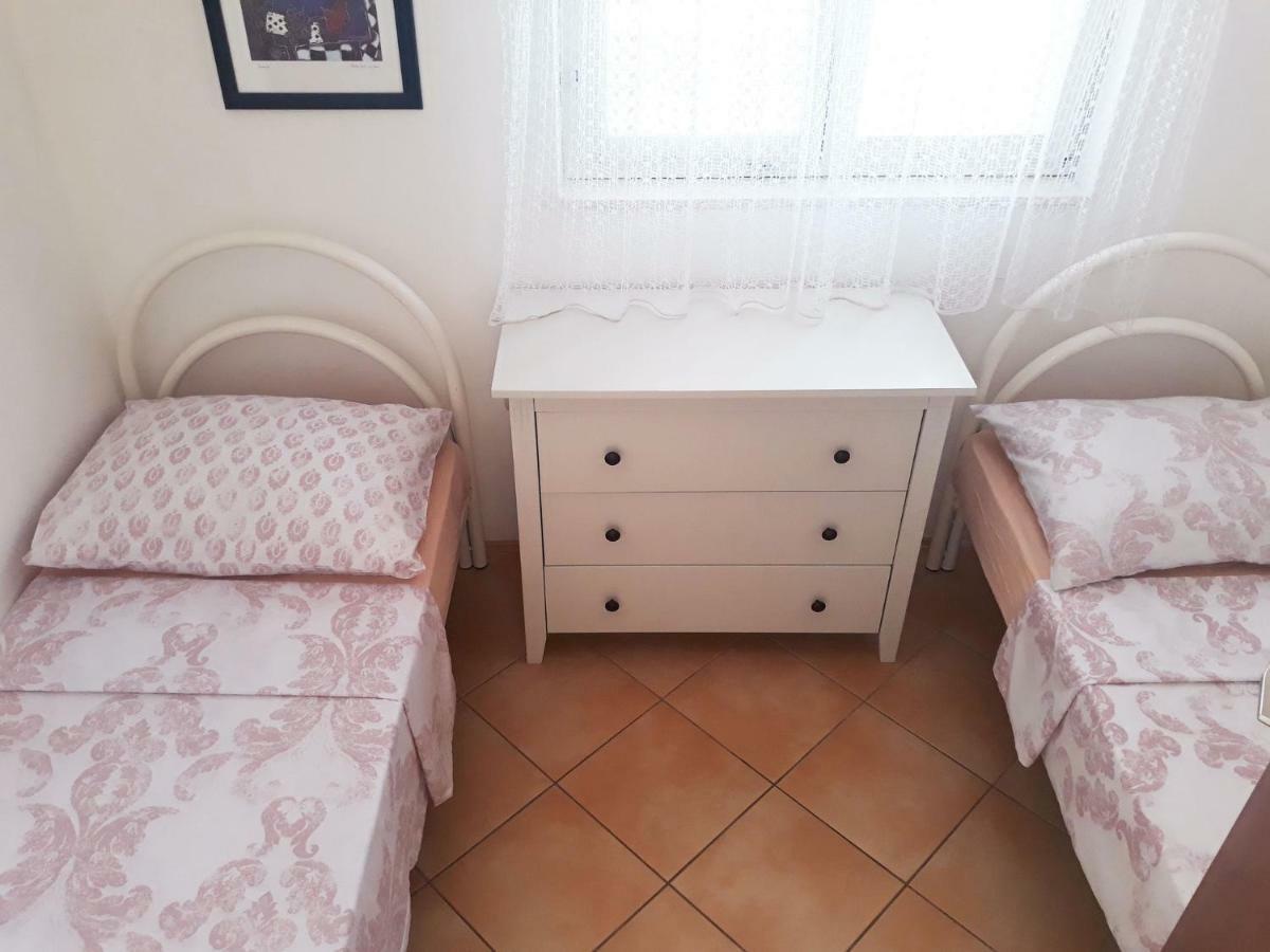 Apartments Carmen Vinišće 外观 照片